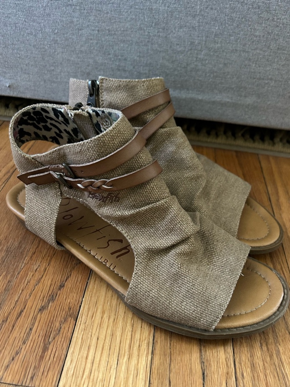 Blowfish Malibu Taupe Canvas Side Zip Gladiator Flat Sandals Size 8.5